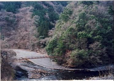 静岡県の七不思議　水窪の戸中川渓谷紀行（２０１１年１２月１１日現在、通行止め。川原を通る迂回路はありますが）