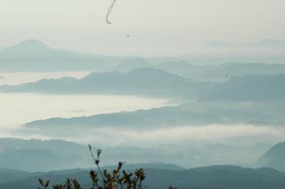 岡山・早朝の蒜山高原は雲海の下でした　そして　蒜山大山スカイラインは紅葉のトンネルです