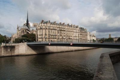 サン・ルイ橋 　　LE PONT SAINT-LOUIS 　（３３橋巡りの１１） 
