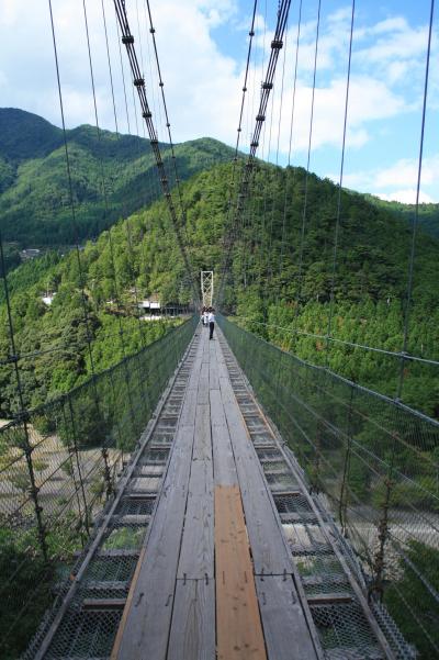 ２０１０年９月 奈良県十津川村で日本一の谷瀬の吊橋を渡る