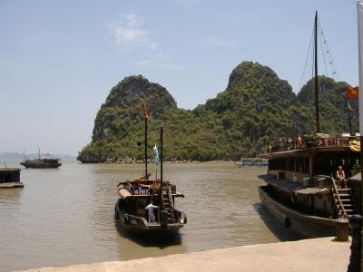 混乱のベトナム　世界遺産のハロン湾へ