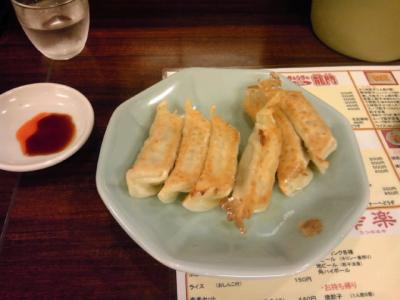 餃子を食べに行く。