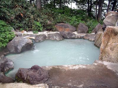 寝そべりながら燕温泉入湯