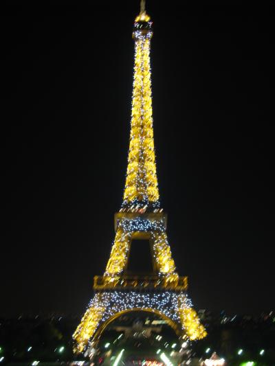 アラ・セブン・じーちゃん秋のパリ、ベルギー二人旅(パリのオモチャ屋、エッフェル塔シャンパンフラッシュ)