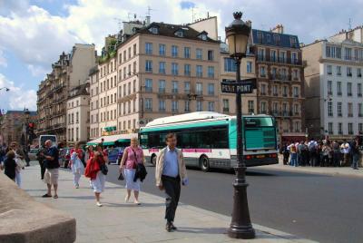 プチ・ポン　　LE PETIT PONT　（３３橋巡りの１５） 