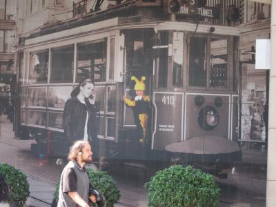 初秋の、“西の新月”トルコ新婚旅行 ⑤イスタンブール 新市街さくさく散策編