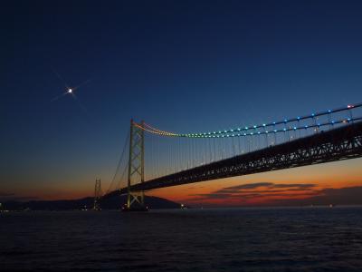 夕暮れの明石海峡大橋