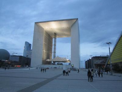 パリ新凱旋門とモネの家（ジヴェルニー）