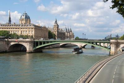 ノートルダム橋　　LE PONT NOTRE DAME（３３橋巡りの１６）