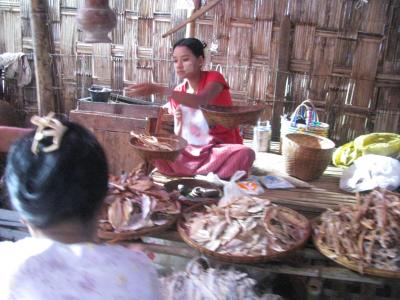タナカだらけのマーケット～ニャウンウーマーケット探索～