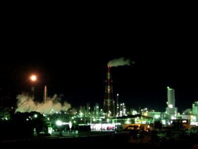 思いつきで訪ねる、夜空に煌めく四日市の工場夜景