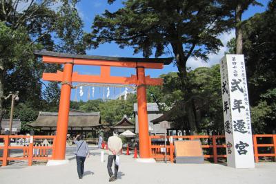 2010秋、上賀茂神社(1/3)：赤鳥居、式年遷宮の標識、神馬、イカズチ号像、高倉殿、幣殿