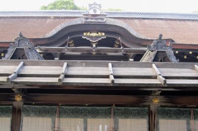 2010秋、下鴨神社(2/5)：細殿、公孫樹、舞殿、言社、中門、楼門、干支の寅の絵、南鳥居