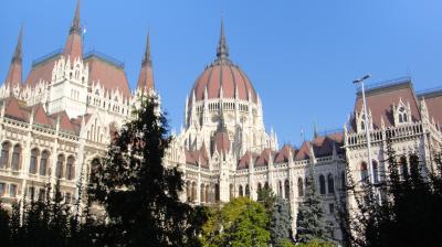 中欧３カ国【６】ブダペスト⑤中央市場・英雄広場・国会議事堂