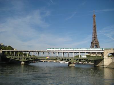 セーヌ河から見たパリの街　