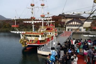 ０６．秋のリゾーピア箱根　海賊船・ロープウェイ１日きっぷの旅　箱根海賊船 パーサ号 の桃源台～箱根町のクルージング