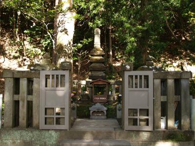 源頼朝の墓(鎌倉西御門)