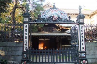 東京快適散歩 ③ ー 妙法寺にコンドル設計の鉄門を見る