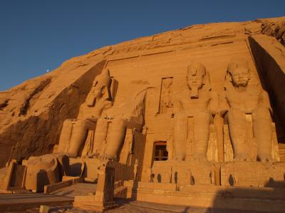 朝日に染まるアブシンベル～中東旅行１5　