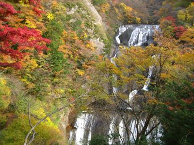 紅葉の時季、袋田の滝