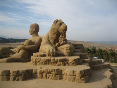 砂の美術館『砂で世界旅行・アフリカ ～偉大なる大陸の歩みを訪ねて～』