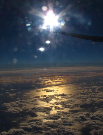 カナダ47　トロント空港を離陸！北東に向けて　☆北極圏に輝く太陽