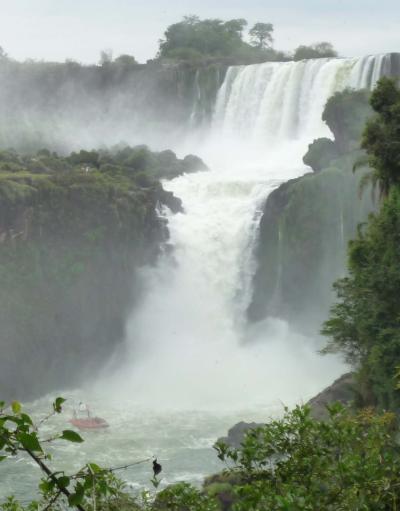 アルゼンチン１８　イグアスの滝４（ボート乗り場へトレイル）