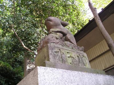 狛犬ならぬ「狛ウサギ」がいる調（ツキノミヤ）神社