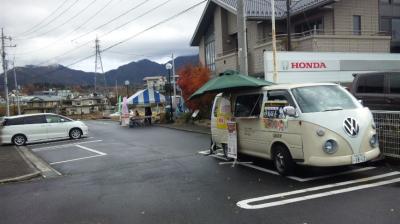 移動販売　山梨県　富士吉田市　大阪イカ焼き、宮崎肉巻きおにぎり　住宅展示場にて