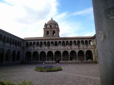 ペルー１６　クスコの街並み６(サント・ドミンゴ教会)