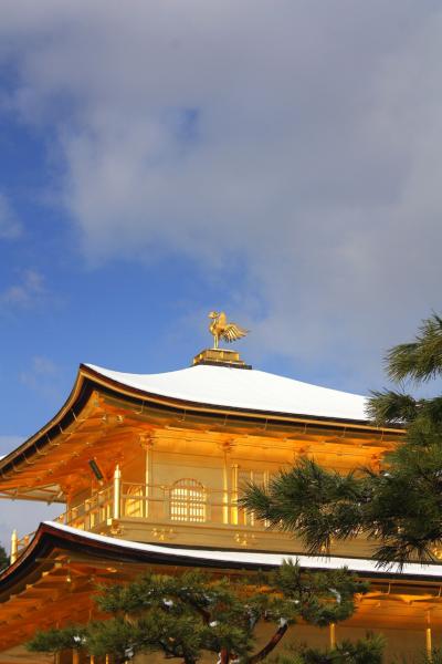 京都を歩く(76)　2011年初詣　雪化粧の世界遺産　金閣寺，上賀茂神社，下鴨神社へ