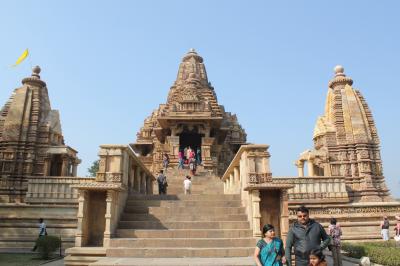 インド北部の旅～カジュラホ　西群の寺院１（10世紀までの初期の寺院）