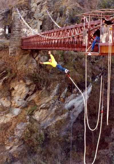 BUNGY JUMP（バンジー・ジャンプ）発祥の地 QUEENS TOWN （クィーンズ・タウン）で一歩前へ！