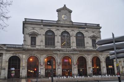 パリからの小旅行(11)雨のリールを歩きます