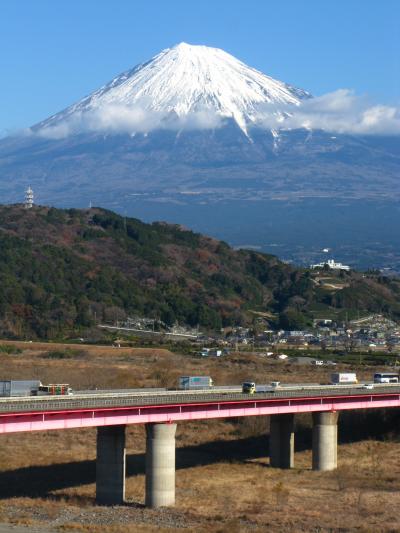 さった峠1/4　東名・富士川SAからの眺めは爽快　☆KBSバスの車窓から