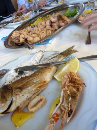 アドリア海へ【08】磯の香りに満ちた海鮮料理に満腹した後細い路地を辿って歴史を味わう