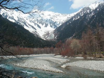 日帰りバスツアーで新緑（前）の上高地へ