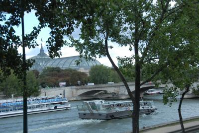 アンバリッド橋　　　LE PONT DES INVALIDES （３３橋巡りの２６）