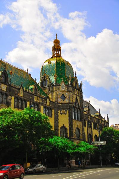 三拍子のリズムに乗って中欧への足跡　-マジャル様式の世紀末建築編-