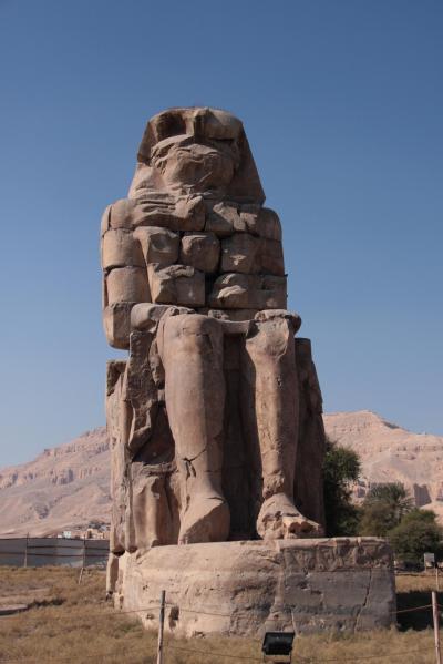 古代都市テーベ　メムノンの巨像