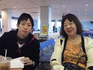 祖母と孫二人、パリ旅行