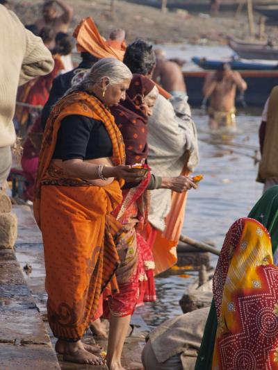 5. インド・ネパール　懐かし旅　バラナシ　ガンジス河の沐浴風景