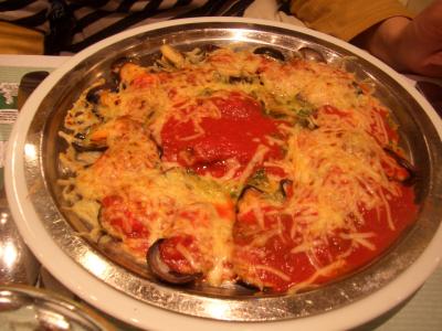 雨のパリ～凱旋門に登ってモンマルトルでぼったくられ壁男さんに会ってレオンでムール貝＆フランスで買ったもの