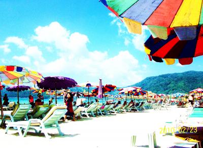 青い海と青い空と、青い瞳の