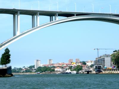 prt222５つの橋を潜るドウロ川クルーズその２：下流（西側）の景観