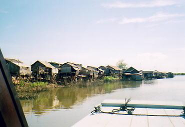 カンボジア：トンレサップ湖観光