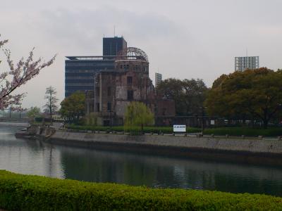 広島２日目　平和記念公園・原爆ドームへ。