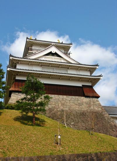 出羽三名城ｃ　上山城址・月岡公園　☆模擬天守は郷土歴史資料館に