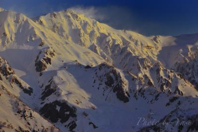 春の八方尾根から吹雪の唐松岳へ