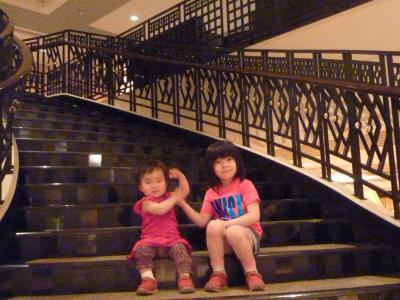 家族旅行（夫婦＋５歳児＋１歳児）福岡発香港３泊４日　シェラトン香港泊